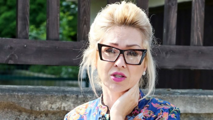 Kateřina Kaira Hrachovcová v seriálu Přístav. Kateřina Kaira Hrachovcová v seriálu Přístav.