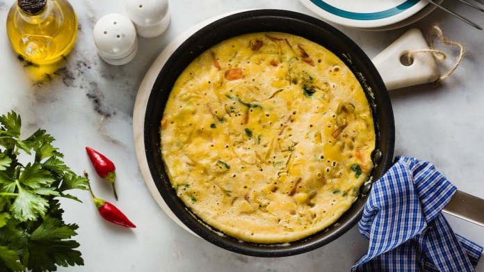 Veganská cizrnová omeleta se zeleninou Veganská cizrnová omeleta se zeleninou