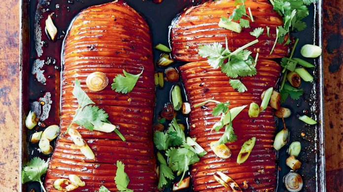 Pečená máslová dýně s javorovo-chilli glazurou Pečená máslová dýně s javorovo-chilli glazurou