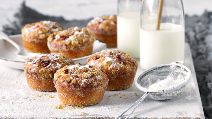 Rebarborové muffiny z podmáslí a s křupavou drobenkou Rebarborové muffiny z podmáslí a s křupavou drobenkou