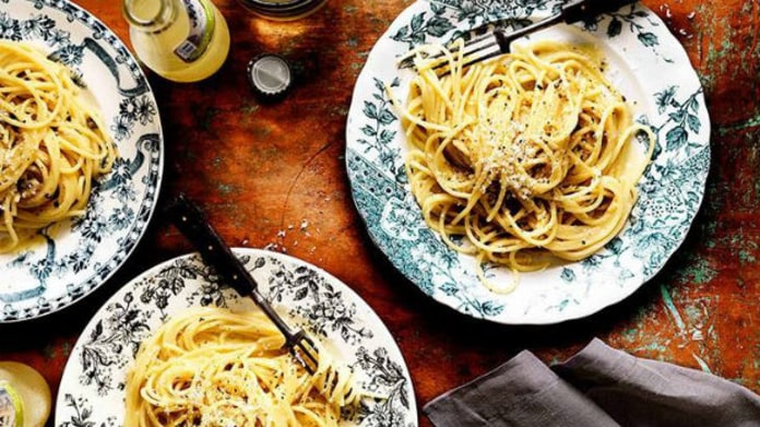 Spaghetti cacio & pepe Spaghetti cacio & pepe