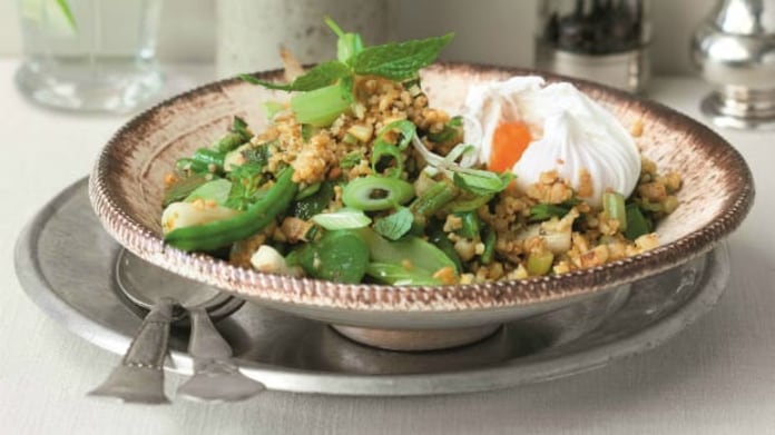 Zeleninový bulgur s mátou a ztraceným vejcem Zeleninový bulgur s mátou a ztraceným vejcem