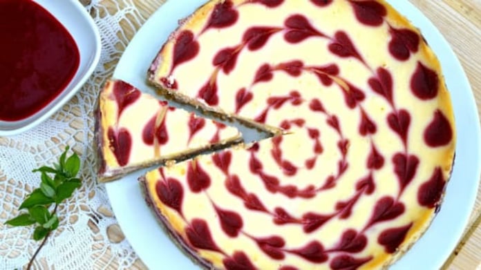 Malinový cheesecake s bílou čokoládou Malinový cheesecake s bílou čokoládou