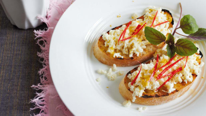 Pikantní toastíky s mozzarellou Pikantní toastíky s mozzarellou