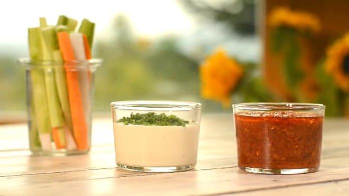 Dip z pečeného česneku a Bloody Mary dip Dip z pečeného česneku a Bloody Mary dip
