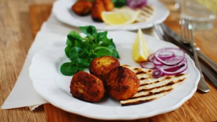 Falafel s jogurtovým dipem Falafel s jogurtovým dipem