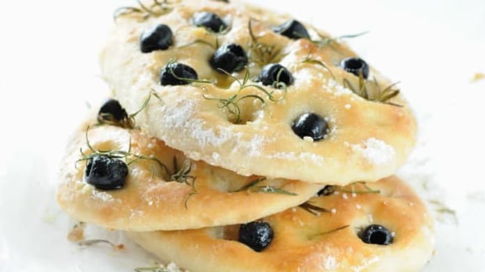 Focaccia s olivami Focaccia s olivami
