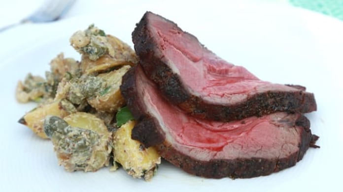 Kančí krkovička s Chimichurri a bramborovým salátem Kančí krkovička s Chimichurri a bramborovým salátem