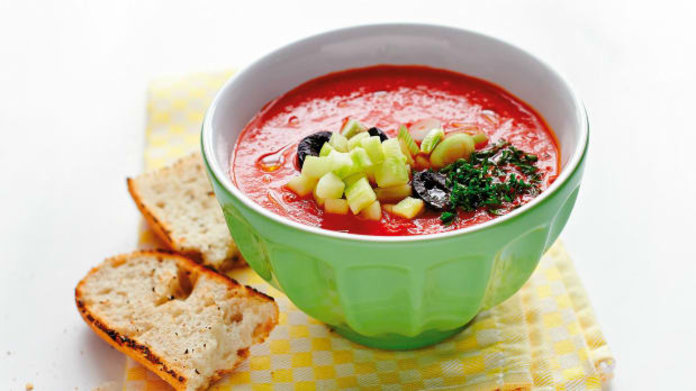 Studená španělská polévka s rajčaty – gazpacho Studená španělská polévka s rajčaty – gazpacho