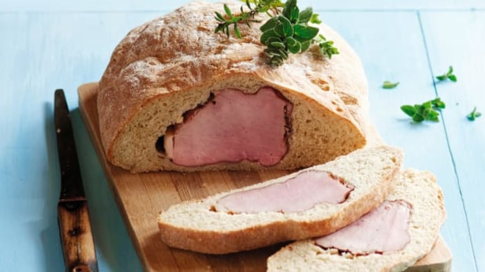 Pražská šunka zapečená v chlebu Pražská šunka zapečená v chlebu
