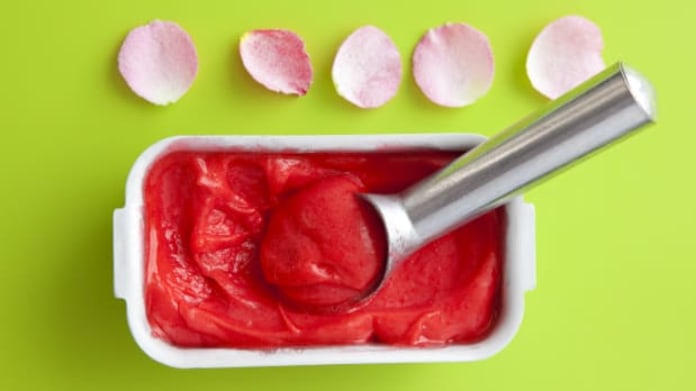 Malinový sorbet s růžemi Malinový sorbet s růžemi