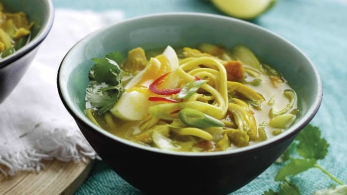 Barmské curry nudle s kuřetem Barmské curry nudle s kuřetem
