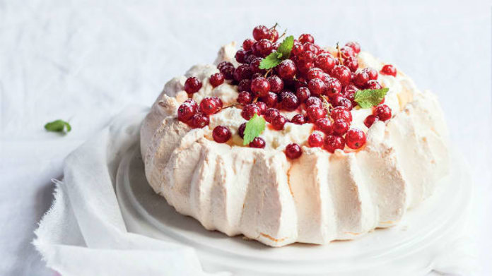Sněhový dort Pavlova Sněhový dort Pavlova