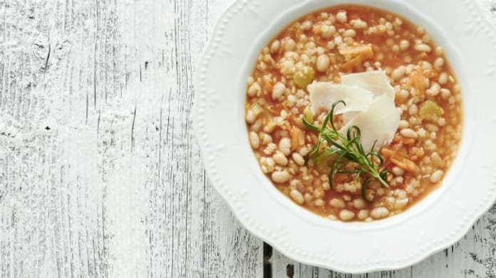 Hustá polévka s těstovinami a fazolemi – Pasta e fagioli Hustá polévka s těstovinami a fazolemi – Pasta e fagioli