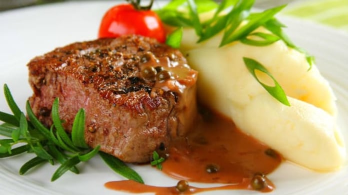 Steak s pepřovou omáčkou Steak s pepřovou omáčkou