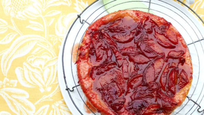 Tarte Tatin s nektarinkami a zázvorem Tarte Tatin s nektarinkami a zázvorem