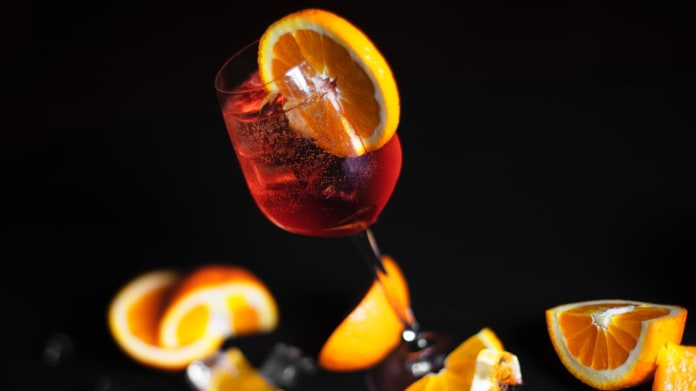 4 tipy na známé osvěžující koktejly: Aperol Spritz, Hugo, Bellini a Rossini 4 tipy na známé osvěžující koktejly: Aperol Spritz, Hugo, Bellini a Rossini