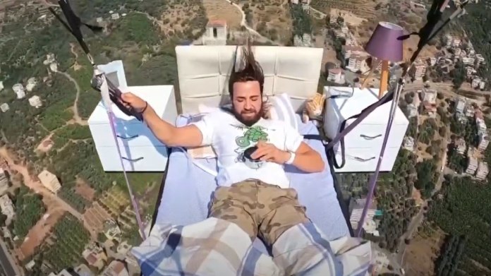 Paragliding v posteli? Proč ne! 1 Paragliding v posteli? Proč ne! 1