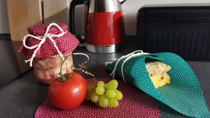 Vyrobte si voskovaný ubrousek na svačinu Vyrobte si voskovaný ubrousek na svačinu