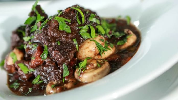 Hovězí bourguignon Hovězí bourguignon