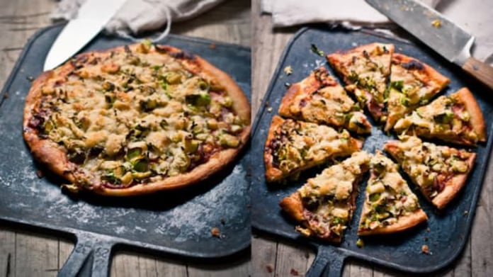 Pizza se slaninou, růžičkovou kapustou a parmezánem s Pizza se slaninou, růžičkovou kapustou a parmezánem s