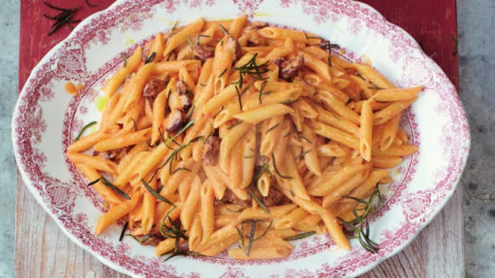 Carbonara s chorizem, © 2012 Jamie Oliver Enterprises Limited Carbonara s chorizem, © 2012 Jamie Oliver Enterprises Limited