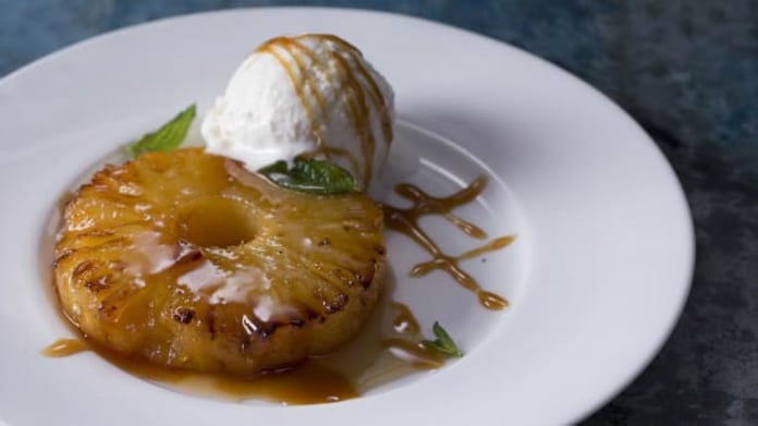 Ananas s vanilkovou omáčkou Ananas s vanilkovou omáčkou