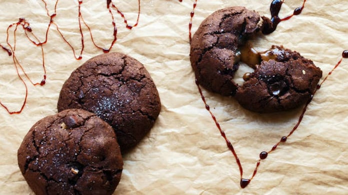 Solené čokoládové cookies s karamelem Solené čokoládové cookies s karamelem