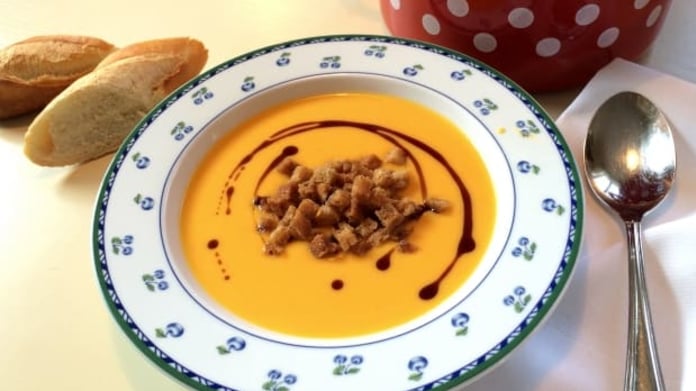 Dýňová polévka s pomerančem z Babiččiny zahrady Dýňová polévka s pomerančem z Babiččiny zahrady