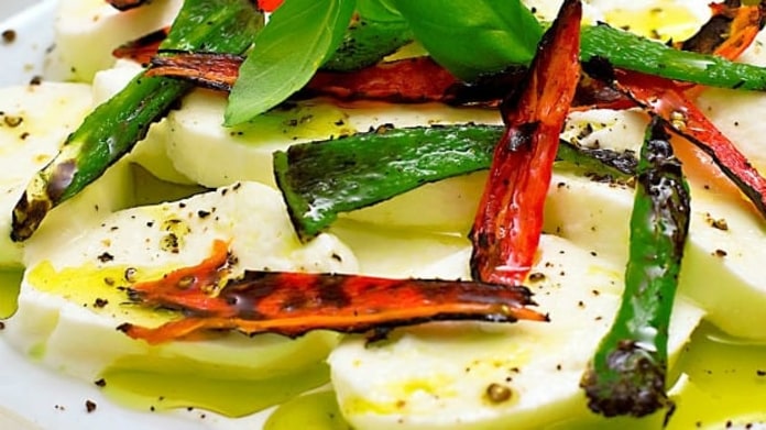 Mozzarella s chilli papričkami Mozzarella s chilli papričkami