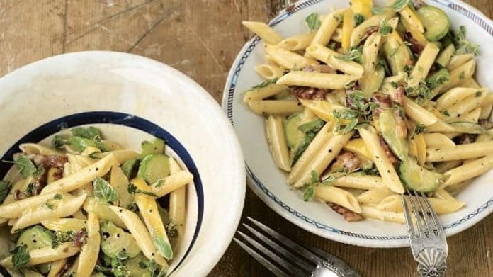 Penne Carbonara s cuketami Penne Carbonara s cuketami