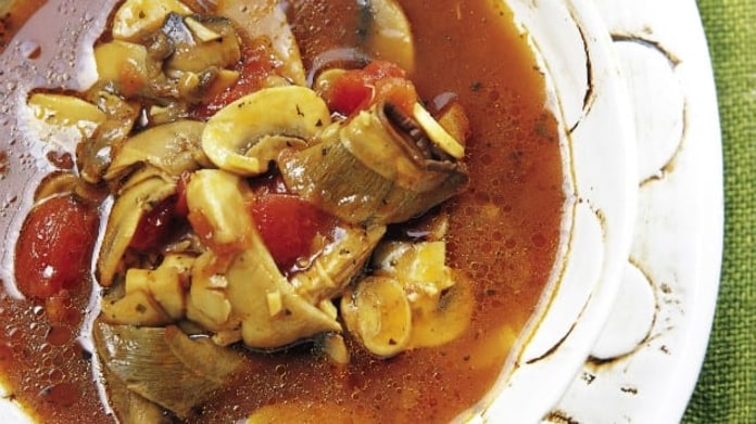 Houbová polévka s rajčaty Houbová polévka s rajčaty