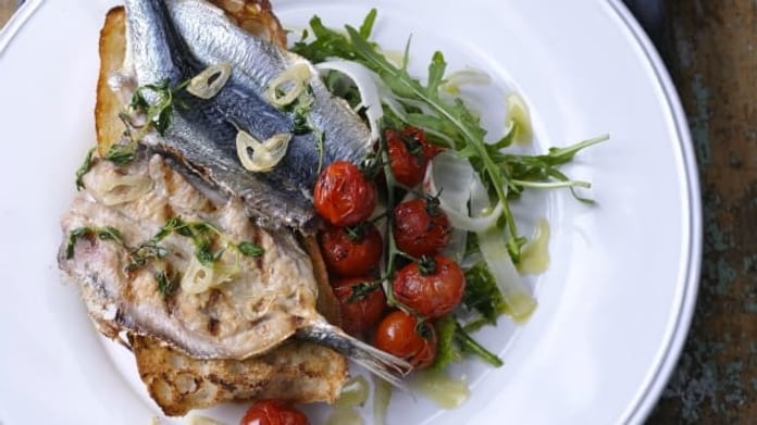 Grilované sardinky s česnekem a tymiánem Grilované sardinky s česnekem a tymiánem