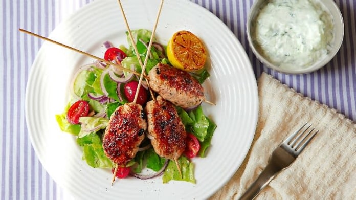 Krůtí kebab s estragonem a černými olivami Krůtí kebab s estragonem a černými olivami