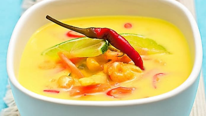 Thajská kuřecí polévka Tom Kha Gai Thajská kuřecí polévka Tom Kha Gai