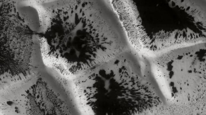 Mars na černobílé fotografii Mars na černobílé fotografii