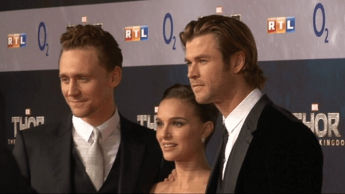 Video VIP zprávy: Premiéra filmu Thor: The Dark World v Berlíně byla opravdu v hollywoodském duchu. Přijeli i všichni představitelé hlavních rolí Video VIP zprávy: Premiéra filmu Thor: The Dark World v Berlíně byla opravdu v hollywoodském duchu. Přijeli i všichni představitelé hlavních rolí