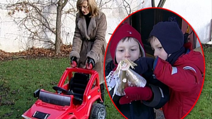 Video VIP zprávy: Moderátorka Štěpánka Duchková se octla pod palbou - její dvojčata totiž dostala k Vánocům pistolky! Video VIP zprávy: Moderátorka Štěpánka Duchková se octla pod palbou - její dvojčata totiž dostala k Vánocům pistolky!