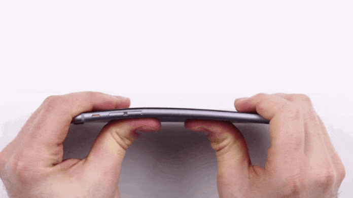Nový iPhone 6 je nečekaně ohebný Nový iPhone 6 je nečekaně ohebný