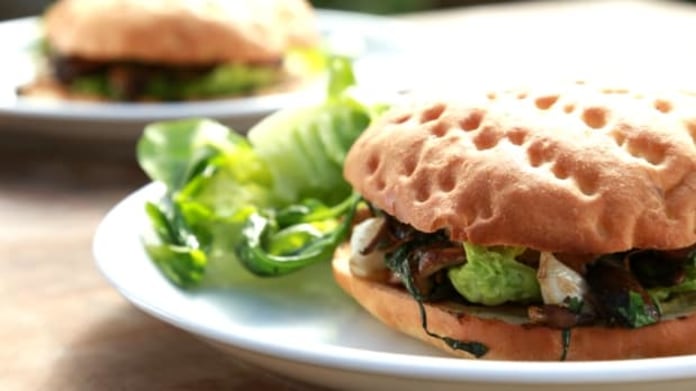 Houbový burger Houbový burger