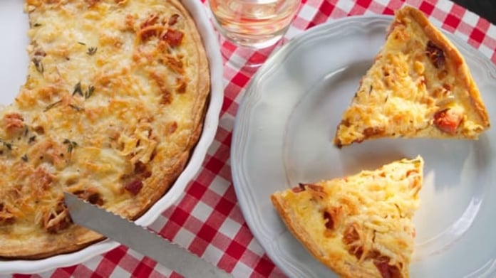 Quiche s medovou cibulí a šunkou Quiche s medovou cibulí a šunkou