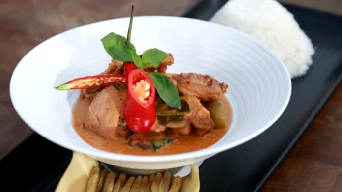 Červené curry s kachnou Červené curry s kachnou