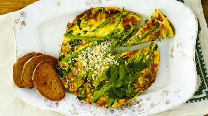 Jarní frittata s chřestem Jarní frittata s chřestem