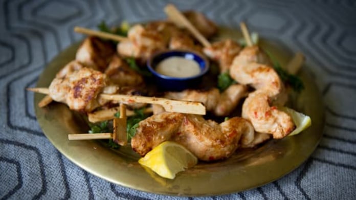 Kuřecí satay s omáčkou z burákového másla Kuřecí satay s omáčkou z burákového másla