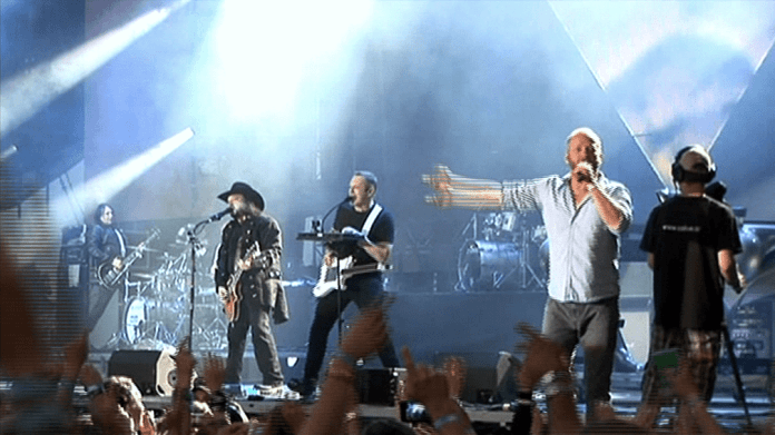 Video VIP zprávy: Kapela Lucie to na Rock For People pořádně rozbalila! Video VIP zprávy: Kapela Lucie to na Rock For People pořádně rozbalila!