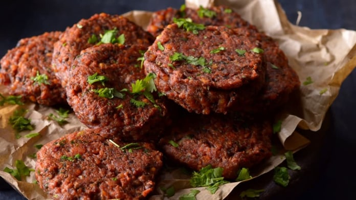 Indické hamburgery s červenou řepou Indické hamburgery s červenou řepou