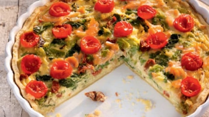 Quiche s uzeným lososem a kapustou Quiche s uzeným lososem a kapustou