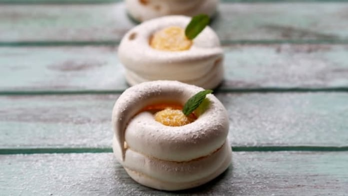 Sněhové dortíky s lemon curd Sněhové dortíky s lemon curd