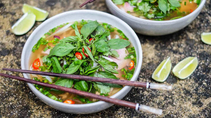Vietnamský hovězí vývar Pho bo tai Vietnamský hovězí vývar Pho bo tai