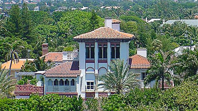 Mar-a-Lago, Palm Beach, Florida patří Donaldu Trumpovi již od roku 1985 Mar-a-Lago, Palm Beach, Florida patří Donaldu Trumpovi již od roku 1985